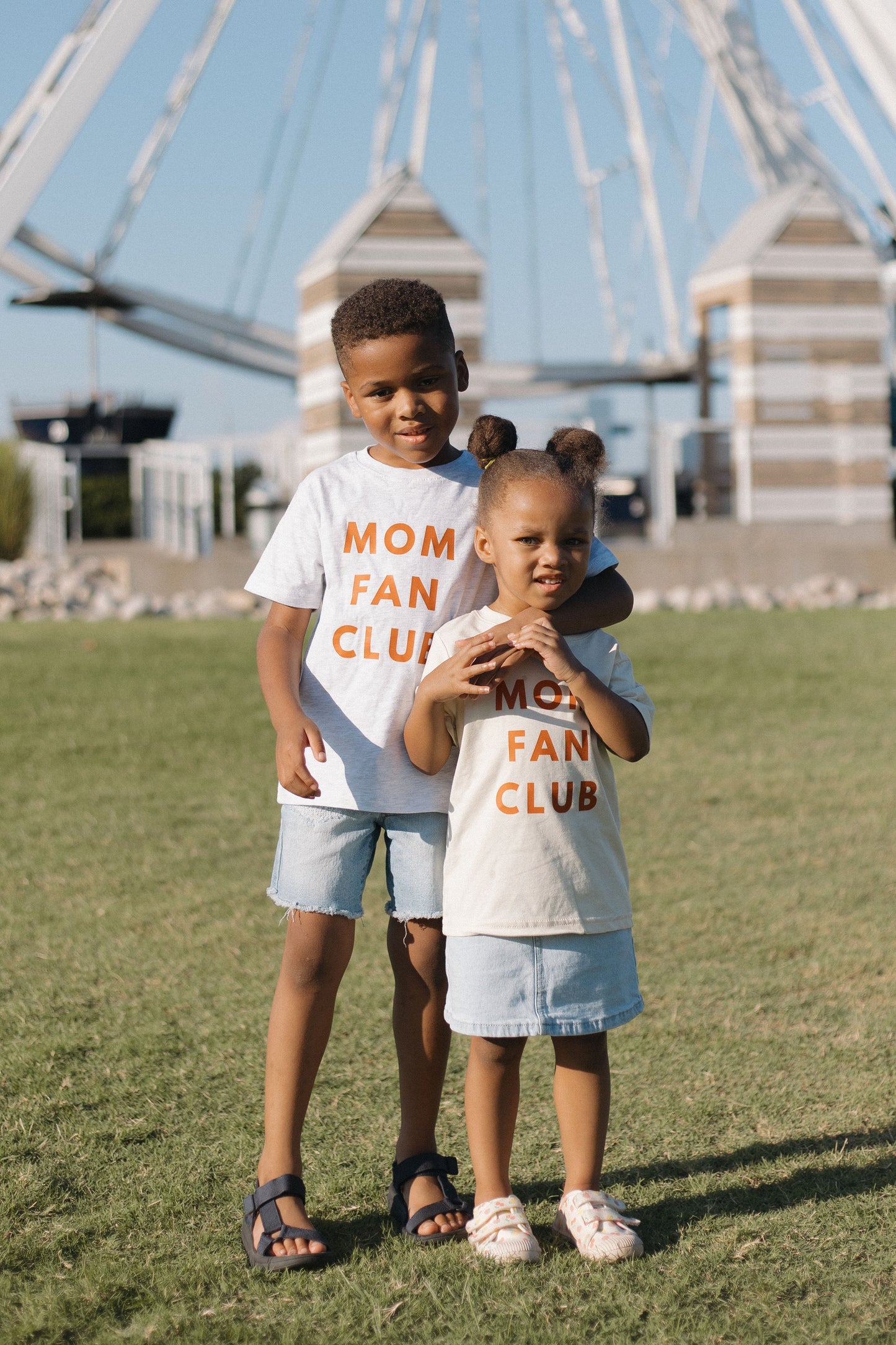 MOM FAN CLUB TEE