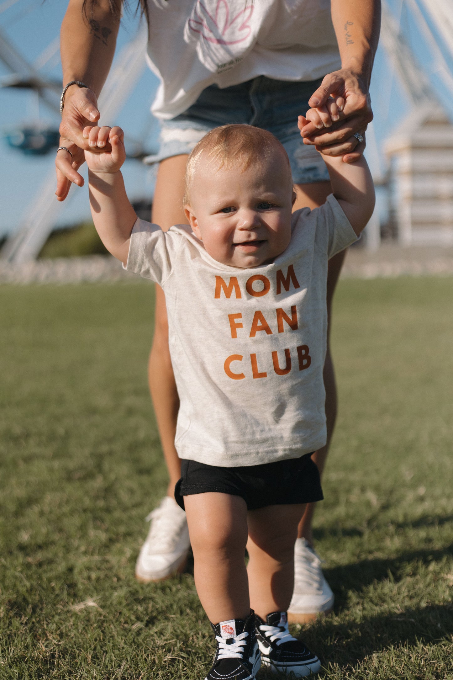 MOM FAN CLUB TEE