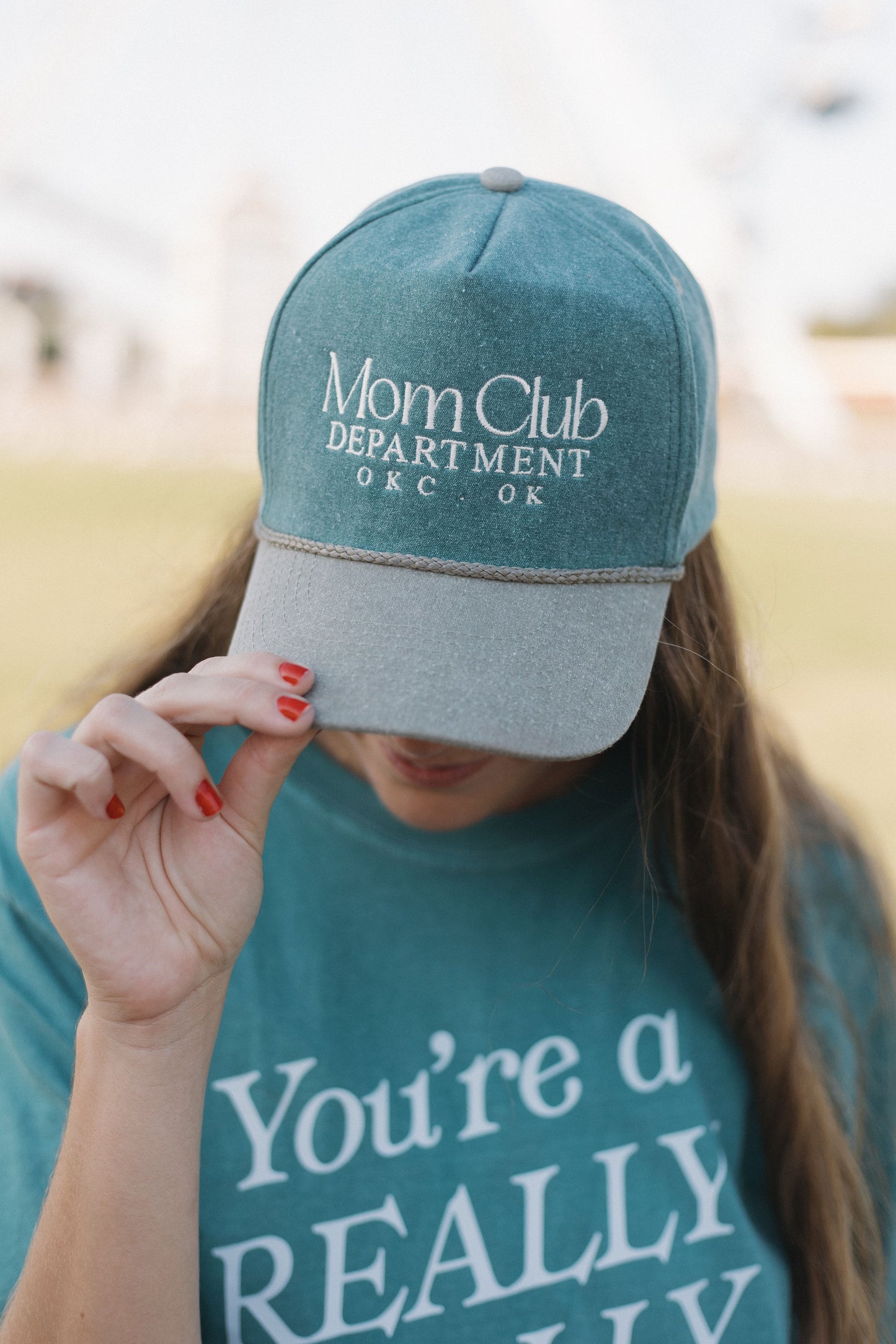 "MOM CLUB" EMBROIDERED TRUCKER